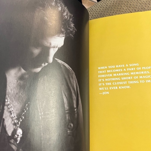 Hardcover Bon Jovi Book! ❄️ 3 for $20 - Picture 2 of 4